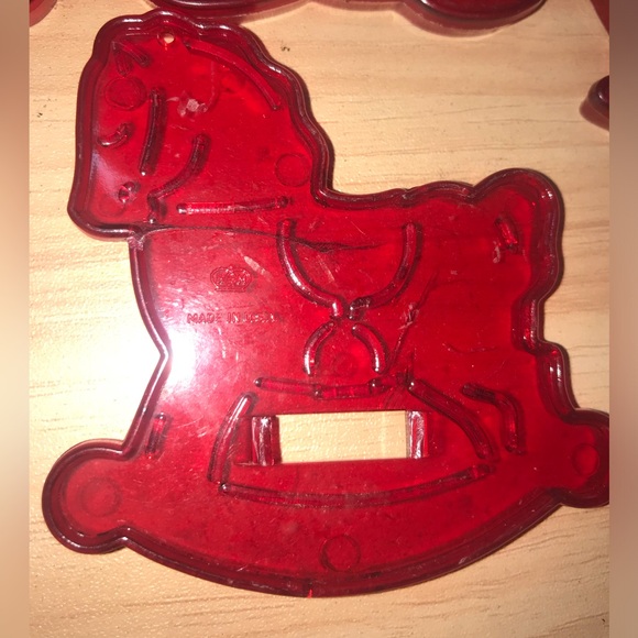 HRM Design Red Plastic Cookie Cutter 23 lot - Picture 2 of 4